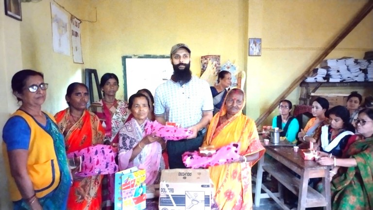 আজ 'লায়ন্স ক্লাব অব শিলচর ভ্যালি' শিলচরের স্বামী বিবেকানন্দ বহুমুখী বিদ্যামন্দির হাই স্কুলে একটি 'ক্ষুধা ত্রাণ প্রকল্প ( Hunger Relief Project )'-এর আয়োজন করেছে,